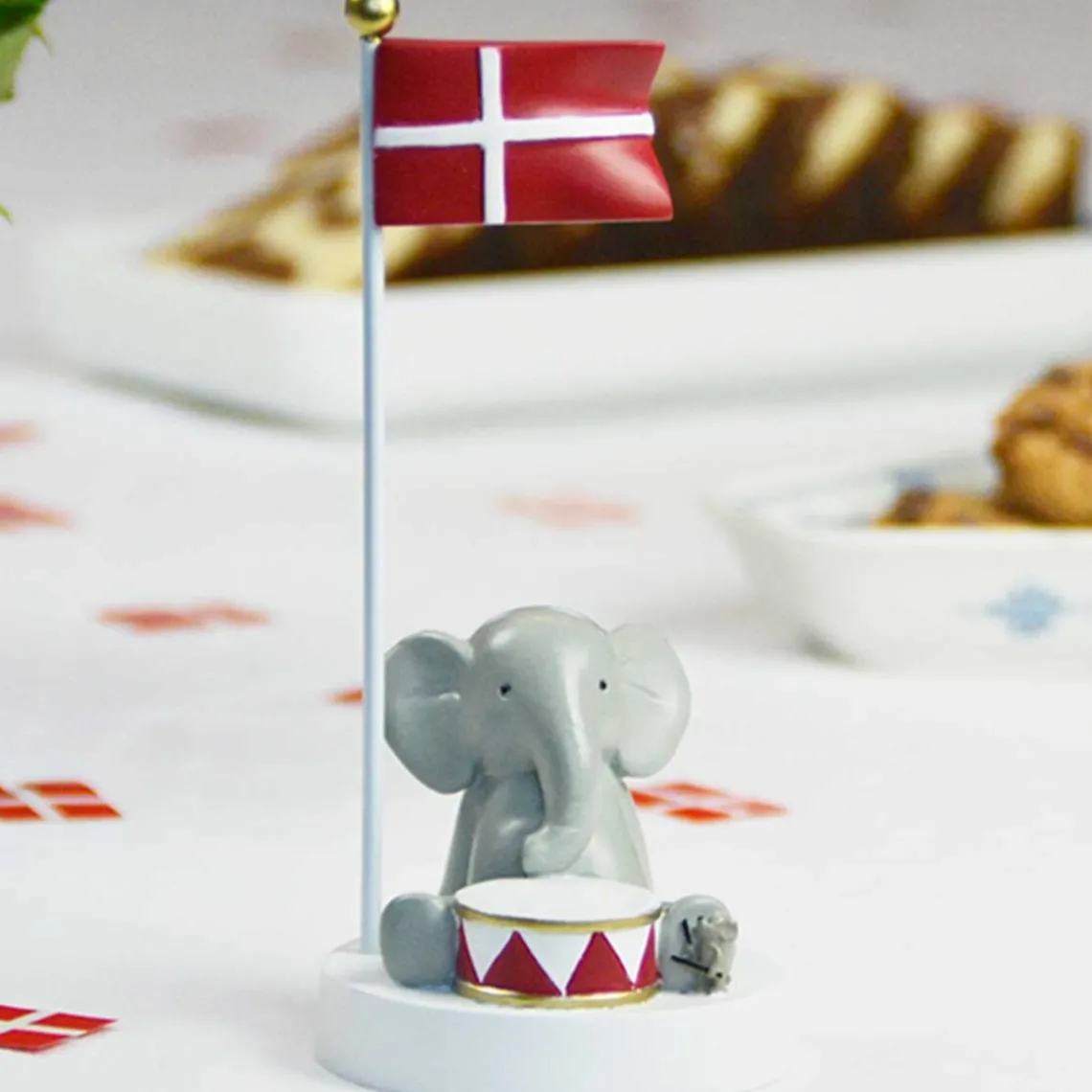 BORDFLAG | ELEFANT MED TROMME
