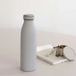 DRIKKEFLASKE 500 ML | LYS GRÅ