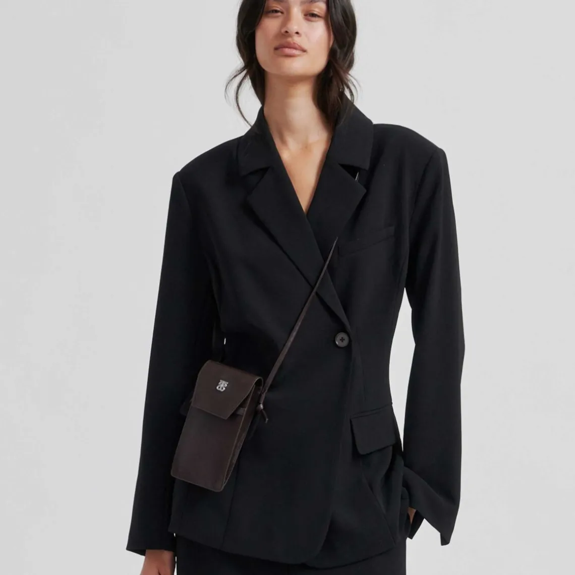 FIQUE FITTED BLAZER | BLACK