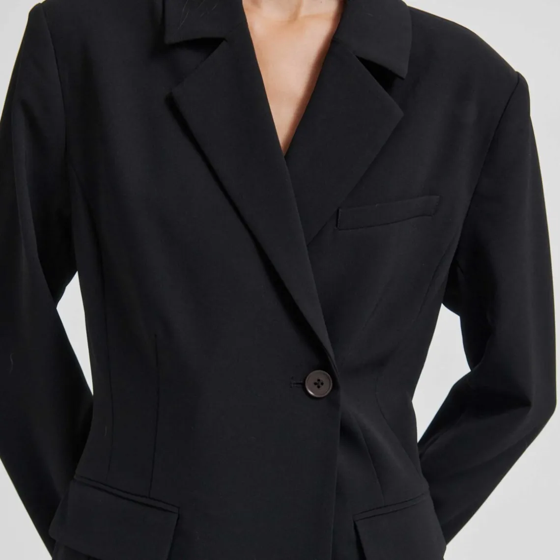 FIQUE FITTED BLAZER | BLACK