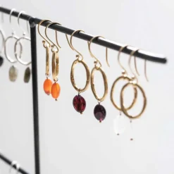 GRACEFUL GARNET EARRINGS