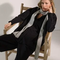 HALSTØRKLÆDE I MERINO | LYS GRÅ MELANGE