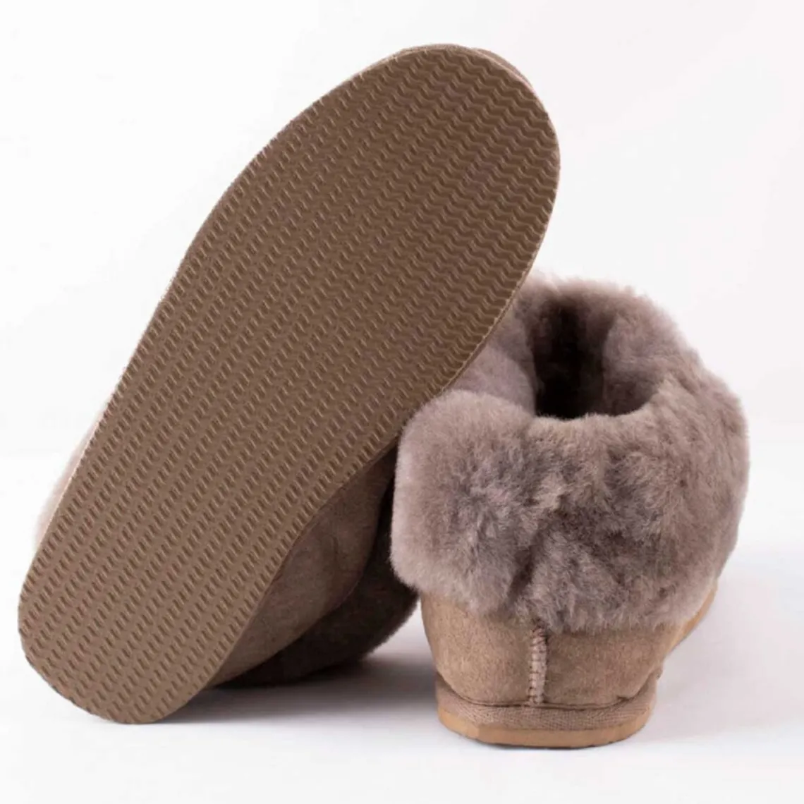 LENA HJEMMESKO I FÅRESKIND | STONE