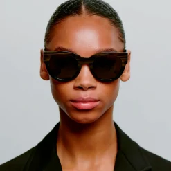 LILLY SOLBRILLER | STRIPED HORN/SORT