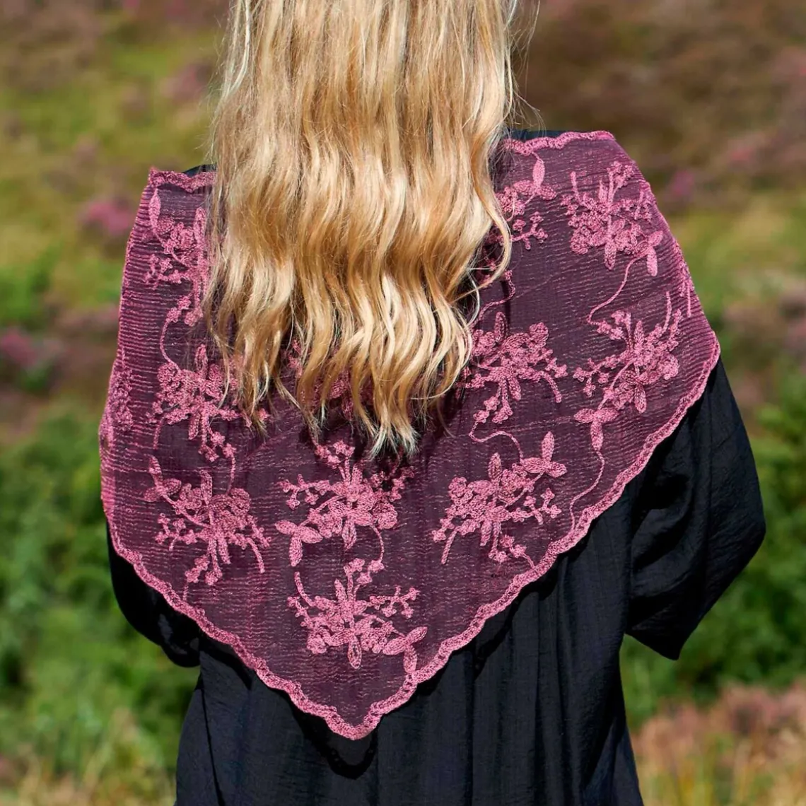 MIRIANA TRIANGLE LACE SCARF | WINE