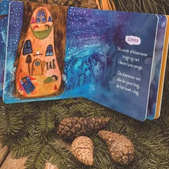 NATBJØRNEN TJUGGA OG SNEFNUGGENE (PAPBOG)