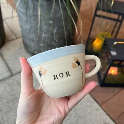 PERSONLIG KOP M/HANK | MOR/BLÅ/MILD BLOMST