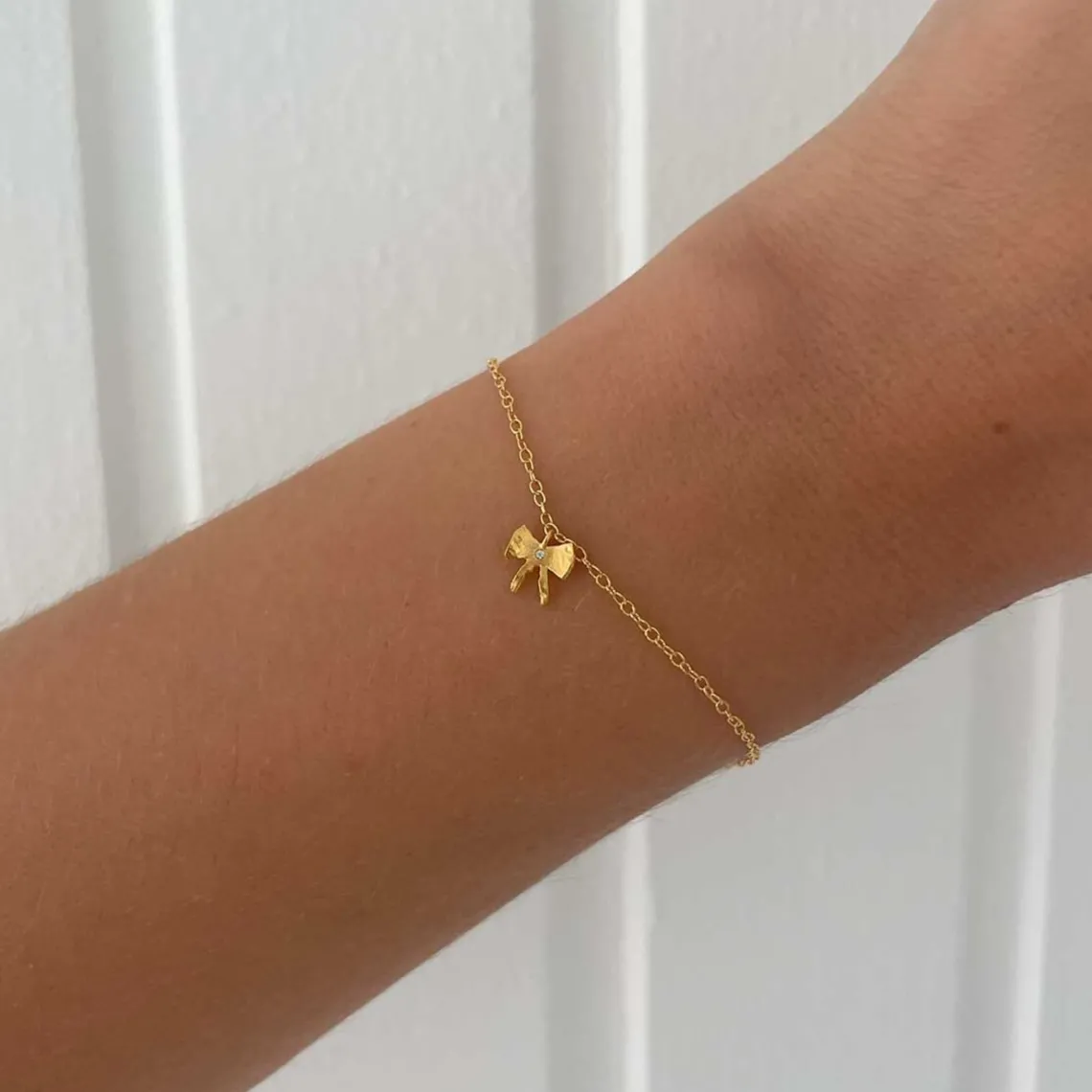 PETIT BOW M/STEN ARMBÅND | FORGYLDT