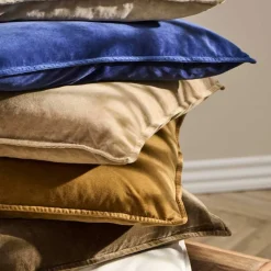 PUDE VELOUR INK. FYLD 50X50 CM | CLAY