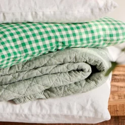 QUILT 130X180 | HVID/STØVGRØN
