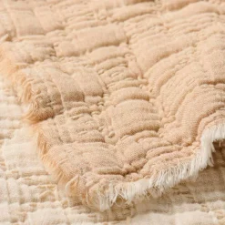 SENGETÆPPE M/STIKNINGER | NATUR/OFF WHITE