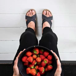 SHANGIES WOMAN NO. 1 | CHARCOAL