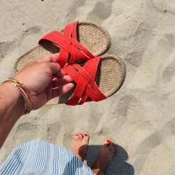 SHANGIES WOMAN NO. 1 | RASPBERRY RED