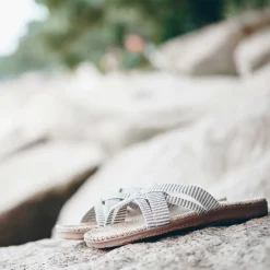 SHANGIES WOMAN NO. 1 | WHITE STRIPES