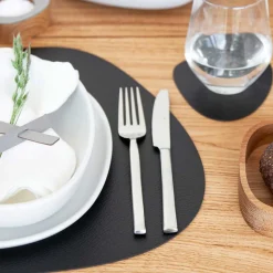 TABLE MAT CURVE L BULL REVERSIBLE | WARM GREY/BLACK