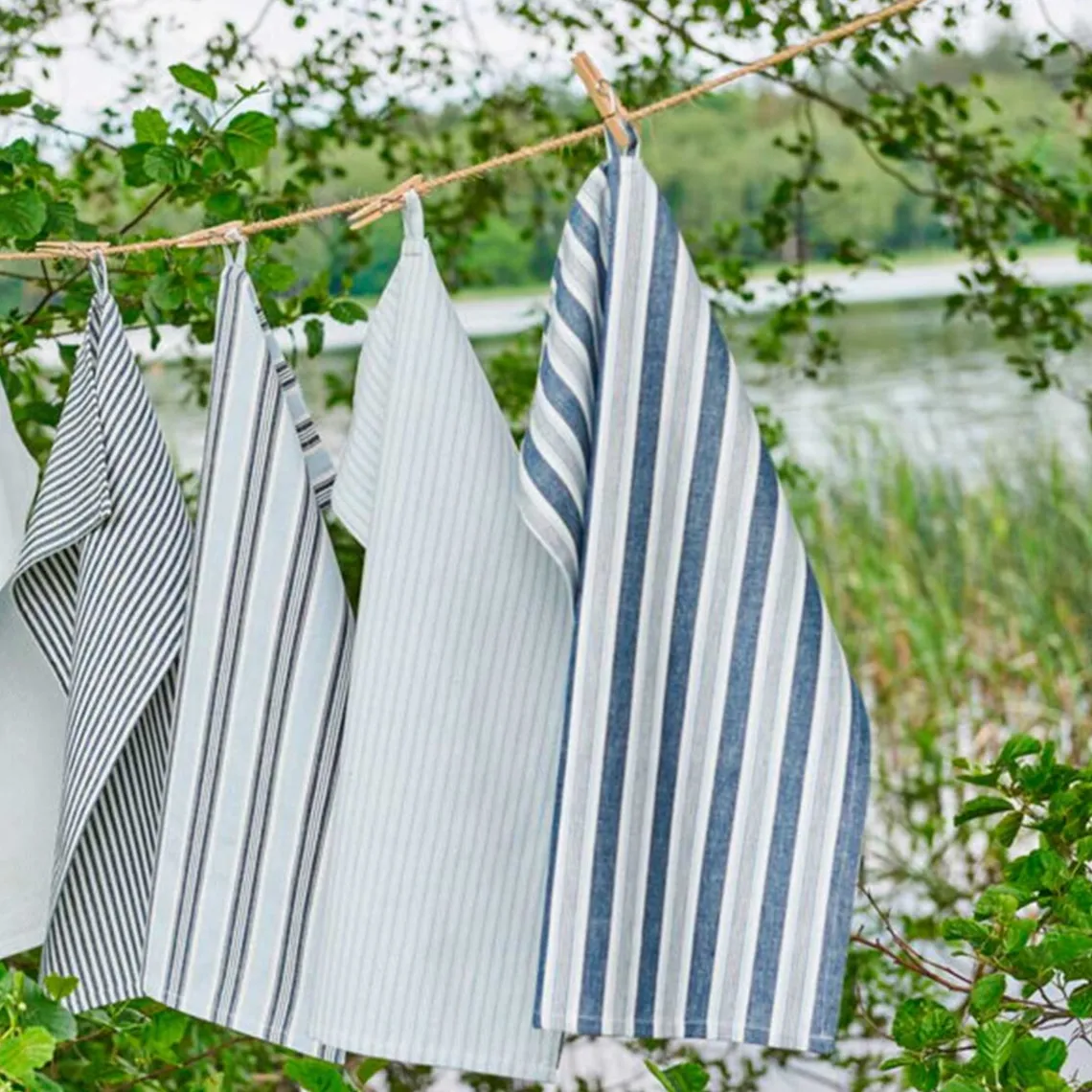 VISKESTYKKE 50X70 CM | LYSEBLÅ/HVID