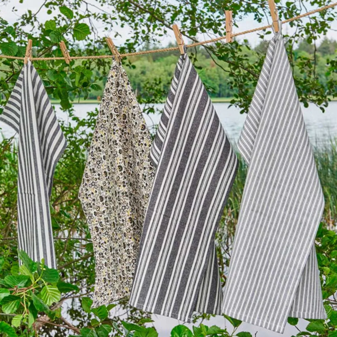 VISKESTYKKE 50X70 CM | SMAL SORT/HVID